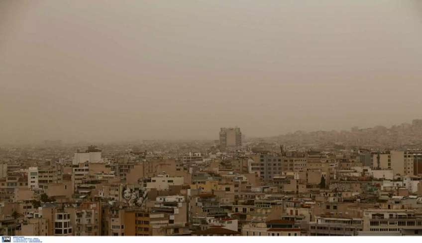 «Πνίγει» ξανά τη χώρα η αφρικανική σκόνη – Πτώση θερμοκρασίας και λασποβροχές