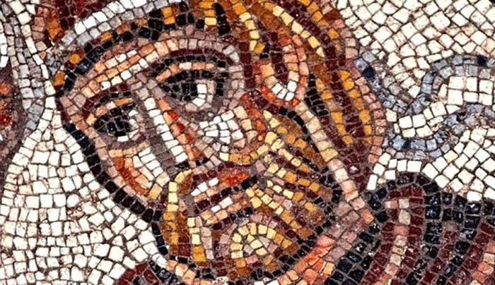 Στο φως σπάνιο ψηφιδωτό που πιθανόν να απεικονίζει τον Μέγα Αλεξάνδρο