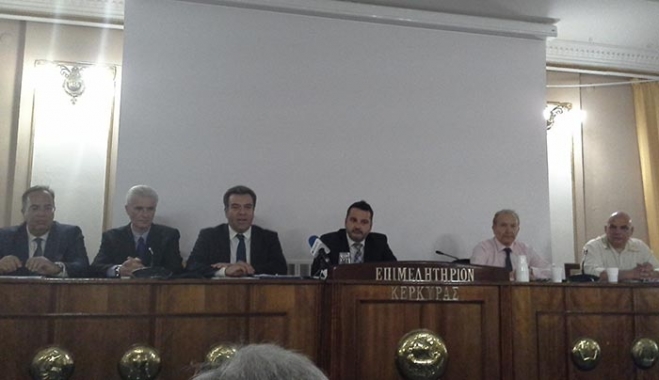 ΜΑΝΟΣ ΚΟΝΣΟΛΑΣ: «Η κυβέρνηση του κ. Τσίπρα εγκλωβίζει τη χώρα σε μια παγίδα  υπερφορολόγησης και λιτότητας. Μας οδηγεί σε μνημόνιο διαρκείας»