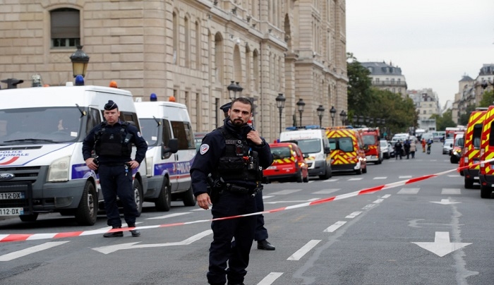 Τέσσερις αστυνομικοί νεκροί από την επίθεση με μαχαίρι στο αρχηγείο της αστυνομίας στο Παρίσι