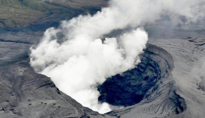 Φωτιά και λάβα στην Ιαπωνία-Εντυπωσιακές εικόνες από έκρηξη ηφαιστείου