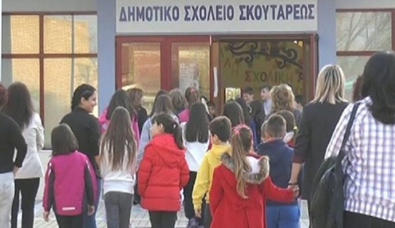 Σέρρες: Δεκάδες μαθητές δεν πήγαν σχολείο διαμαρτυρόμενοι για τα προσφυγόπουλα (vid)