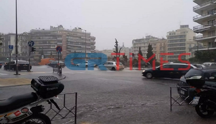 “Πνίγηκε” η Θεσσαλονίκη – Ισχυρή καταιγίδα και δρόμοι ποτάμια (pics, video)
