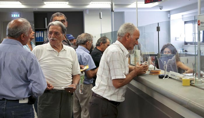 Συντάξεις: Ποιοι συνταξιούχοι θα υποστούν δραματικές περικοπές (παραδείγματα)