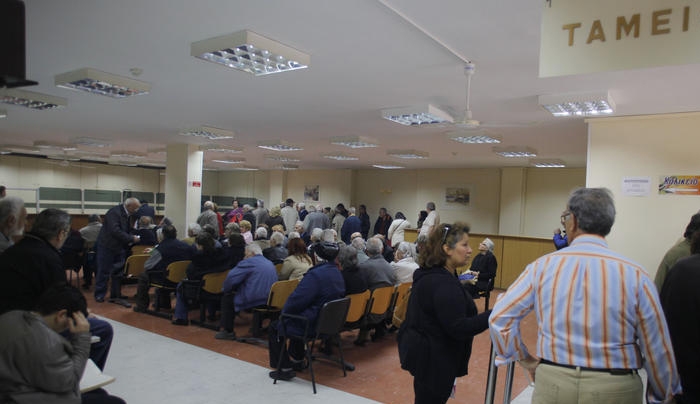 Ποιοι βγαίνουν με μειωμένη σύνταξη στα 62 και ποιοι με πλήρη στα 67