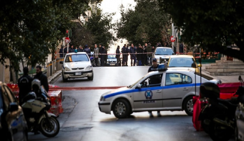 Τυφλό το χτύπημα στον Άγιο Διονύσιο στο Κολωνάκι – Νεόκοπους τρομοκράτες «βλέπει» η ΕΛΑΣ