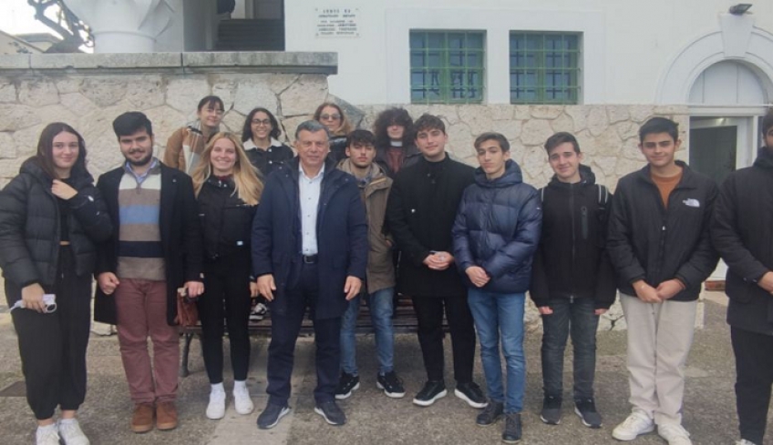 Τους μαθητές του 1ου ΓΕΛ Κω, υποδέχτηκε ο δήμαρχος, με αφορμή τη βράβευσή τους, στο 11ο Διεθνές Συνέδριο Rhodes MRC