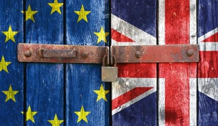 Προβάδισμα 4% στην εκστρατεία υπέρ του Brexit
