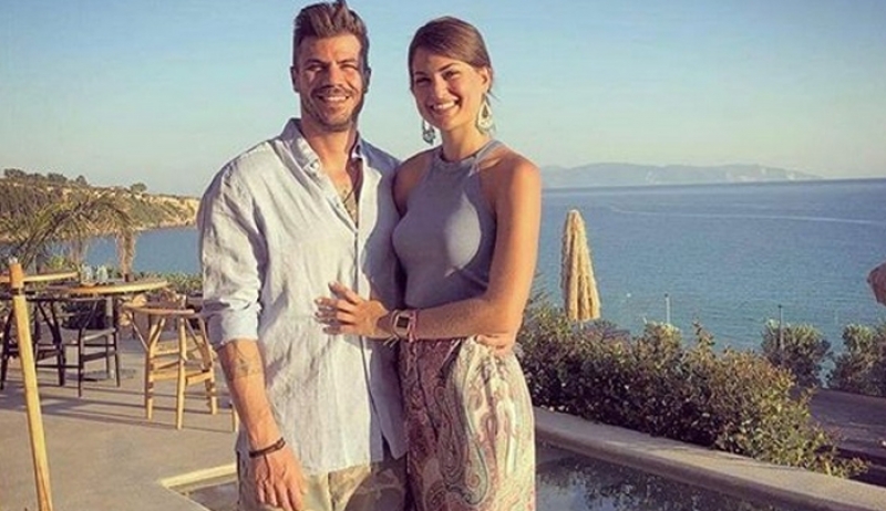 Αυτό είναι το κορίτσι του Άκη Πετρετζίκη