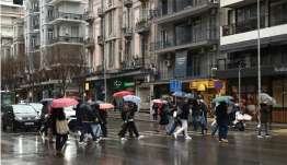 Καιρός σήμερα: Βροχές και καταιγίδες σε όλη τη χώρα – Δεν ξεπερνά τους 29°C η θερμοκρασία