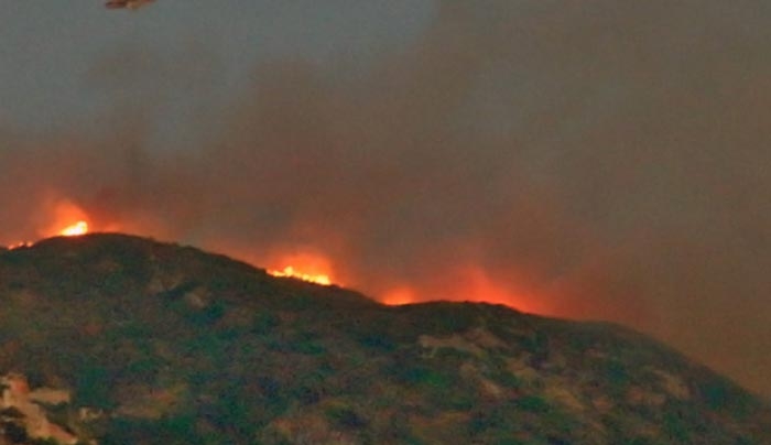 Ανεξέλεγκτη η μεγάλη φωτιά στη Ζάκυνθο – Έχουν καεί πάνω από 1000 στρέμματα