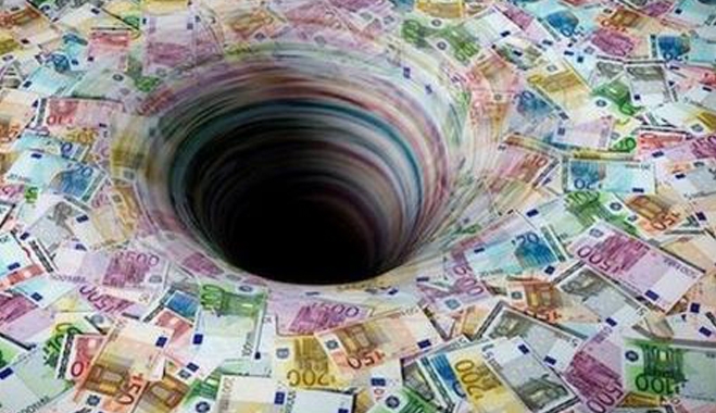 Καταρρέουν τα Ταμεία: Ελλειμμα 545,7 εκατ. ευρώ στον ΟΑΕΕ το 2015 - Το ΙΚΑ βάζει ενέχυρο ομόλογα για να βρει μετρητά