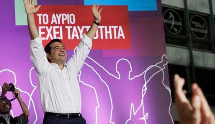 Τσίπρας στο Σύνταγμα: Εμείς προστατεύουμε τους εργαζόμενους στο Δημόσιο