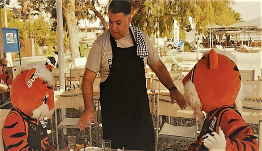 Η καλύτερη διαφήμιση εισιτηρίων διαρκείας είναι του Προμηθέα με Γιατρά… ταβερνιάρη [βίντεο]