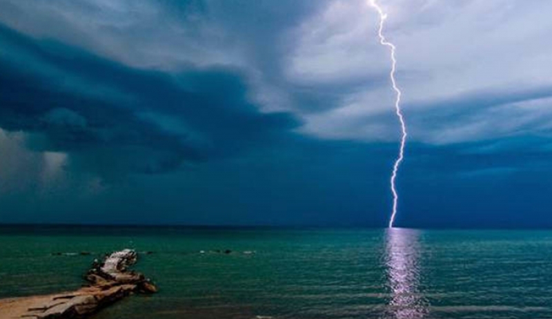 “Χειμώνας” με θερμοκρασίες 15 και 16 βαθμούς – Βροχές και καταιγίδες το μεσημέρι