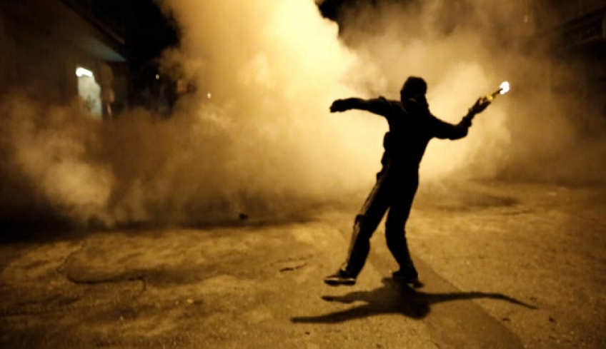 Επίθεση με μολότοφ σε διμοιρία ΜΑΤ στα Εξάρχεια – Τραυματίστηκε αστυνομικός