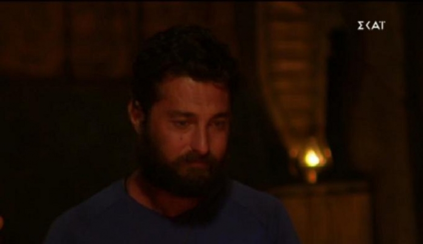 Survivor: Αποχώρησε ο Τόνι Σταυράτης! Με δάκρυα στα μάτια έφυγε από το συμβούλιο…