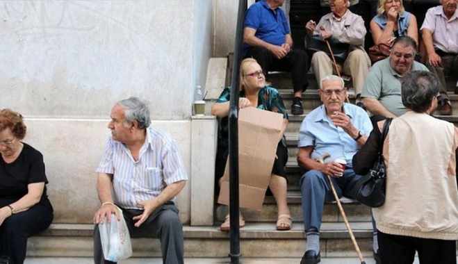 Διπλό «μαχαίρι» για συντάξεις χηρείας, τραπεζοϋπαλλήλους και δημόσιο