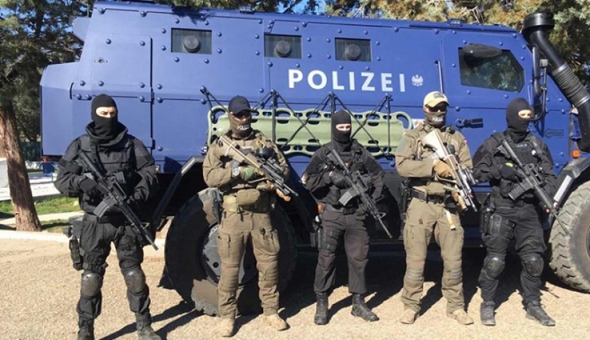 Έφτασαν στον Έβρο οι πρώτοι αυστριακοί αστυνομικοί (βίντεο)
