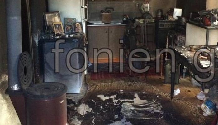 ΚΡΗΤΗ: Δύσκολες ώρες για το αγοράκι που κάηκε - Εικόνες καταστροφής στο σπίτι του