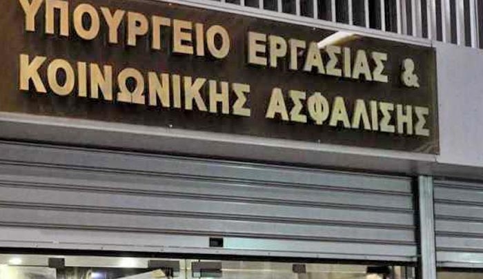 Υπουργείο Εργασίας: Εξετάζει να εξαιρεθούν τα μπλοκάκια από την αύξηση των εισφορών