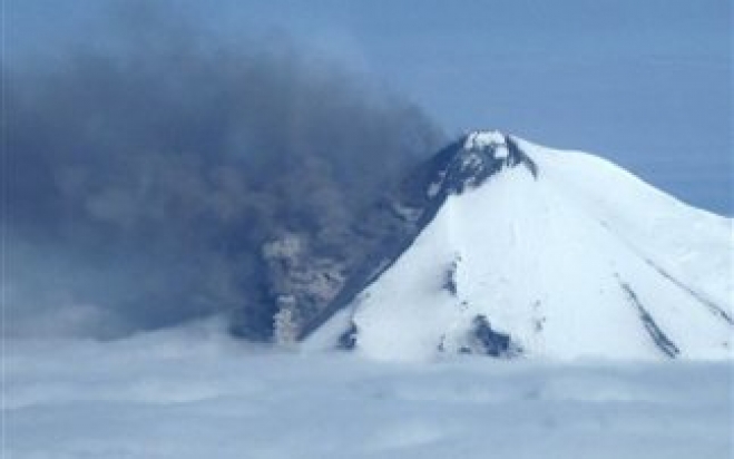 «Ξύπνησε» το ηφαίστειο Παβλόφ στην Αλάσκα