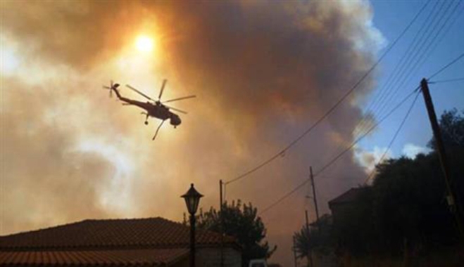 Επτά εναέρια μέσα στη μάχη με τις πύρινες φλόγες στη Μεσσηνία