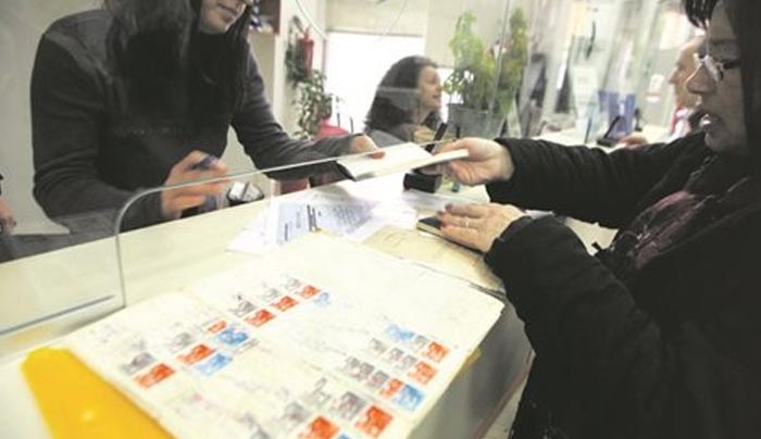 Πως να γλιτώσετε κατασχέσεις για χρέη άνω των 5.000 ευρώ σε Ταμεία