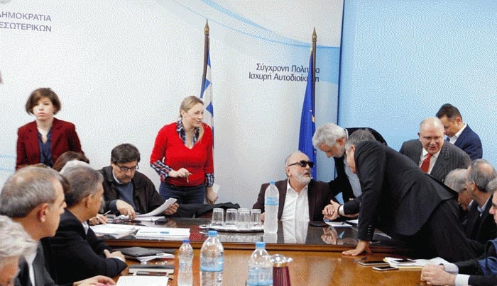 SOS κυβέρνησης προς ΟΤΑ: Γνωστοποιήστε άμεσα κάθε χώρο που θα μπορούσε να γίνει hotspot