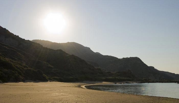 «Απαγορευτικό» σε δεκάδες τουριστικά νησιά βγάζει το υπουργείο Περιβάλλοντος