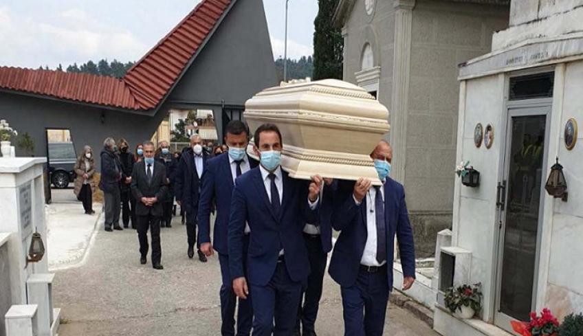 Κηδεύτηκε η Ελλη Διβάνη -Ράγισαν καρδιές στο «τελευταίο αντίο» της 33χρονης [εικόνες]