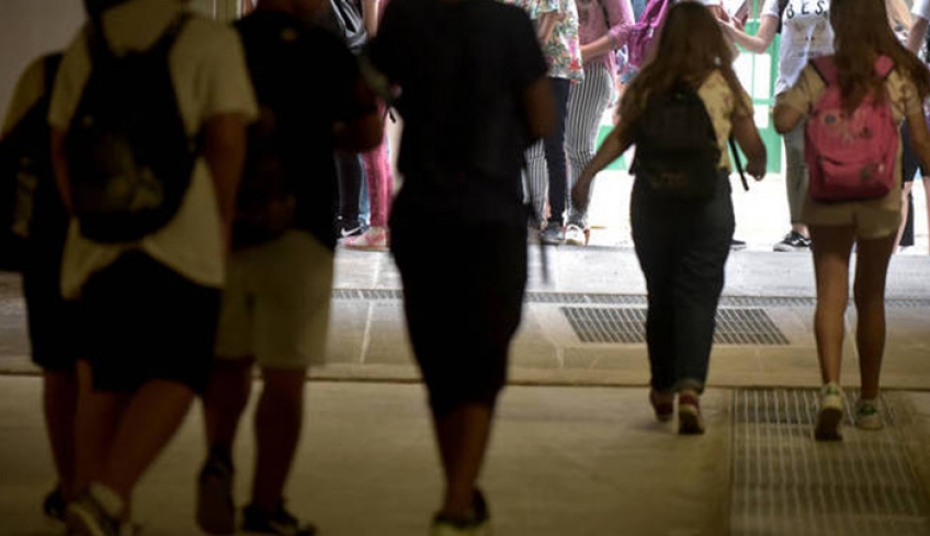 Σάλος στη Ρόδο: Καθηγητής γυμνασίου άφησε έγκυο μαθήτριά του