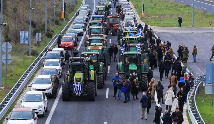 Βγαίνει από το συρτάρι το Plan B για τα μπλόκα: «Θα εφαρμοστεί ο νόμος από την Αστυνομία»