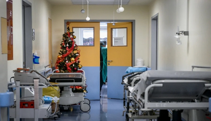 Γιατροί και νοσηλευτές που έκαναν... Πρωτοχρονιά σε κλινικές covid στέλνουν το μήνυμά τους (βίντεο)