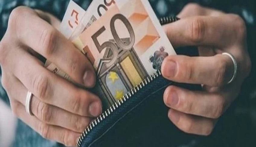 Διπλή αύξηση για συνταξιούχους και δημοσίους υπαλλήλους – Πόσα θα πάρουν και από πότε