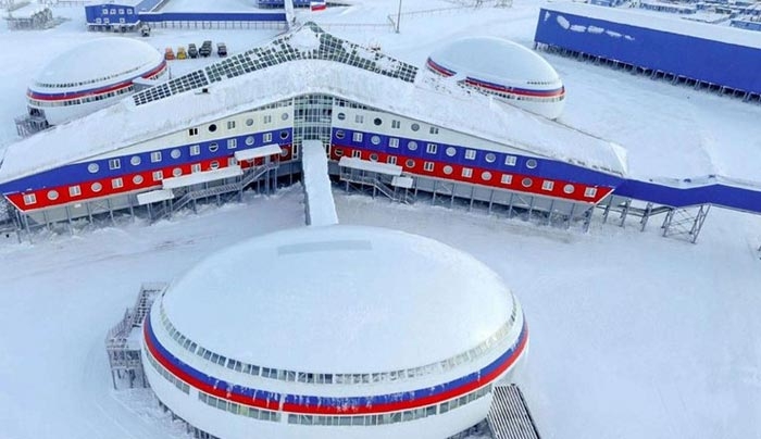 Γιγαντιαία ρωσική στρατιωτική βάση σε σχήμα τριφυλλιού μέσα στους πάγους