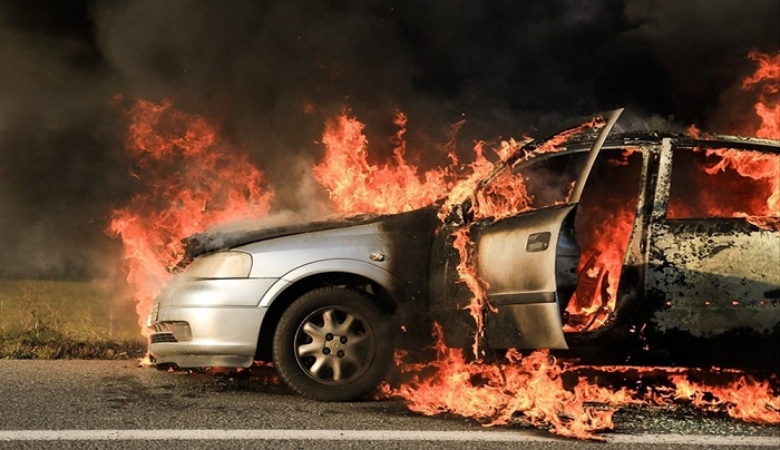 Τραγωδία στα διόδια στο Λουτράκι: Κάηκε μέσα στο αυτοκίνητο
