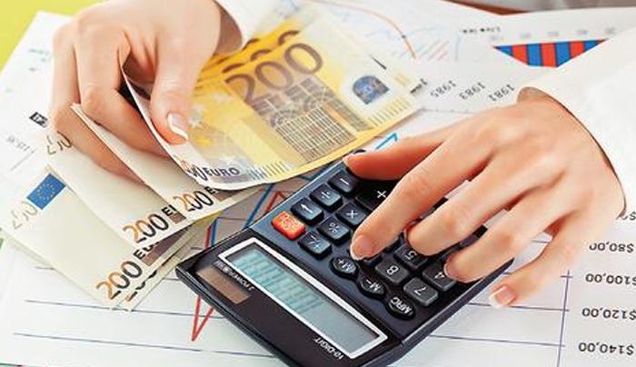 Εκτακτη εισφορά αναδρομικά από 1/1/2015 - Ποιοι θα δουν μειώσεις μισθών από 459 ευρώ ως και 1.260 ευρώ τον χρόνο