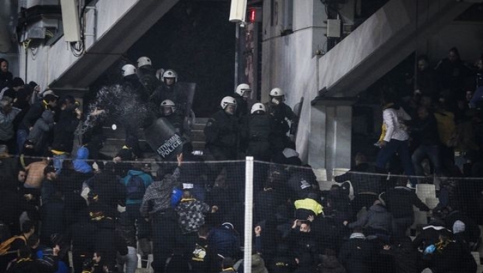Πρόταση γάμου στο ΟΑΚΑ με... δακρυγόνα  και επεισόδια
