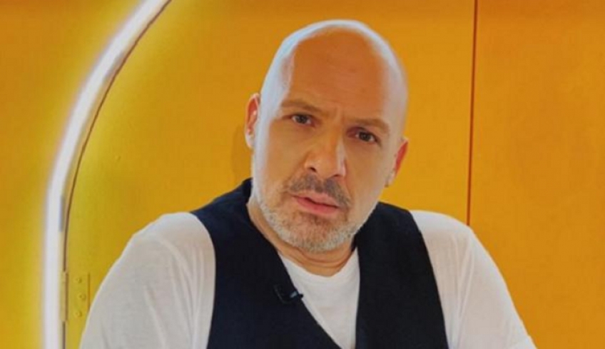 Δεν φαντάζεστε ποια προκάλεσε ο Νίκος Μουτσινάς στον αέρα της εκπομπής του