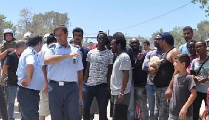 Χίος: Έκρυθμη η κατάσταση - Αποκλείστηκε η ΒΙ.ΑΛ. από Αφρικανούς μετανάστες [βίντεο]