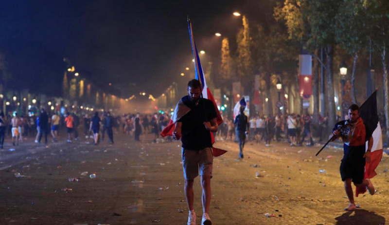 Πανζουρλισμός στην Γαλλία για το Μουντιάλ: Επεισόδια, νεκροί και τραυματίες!
