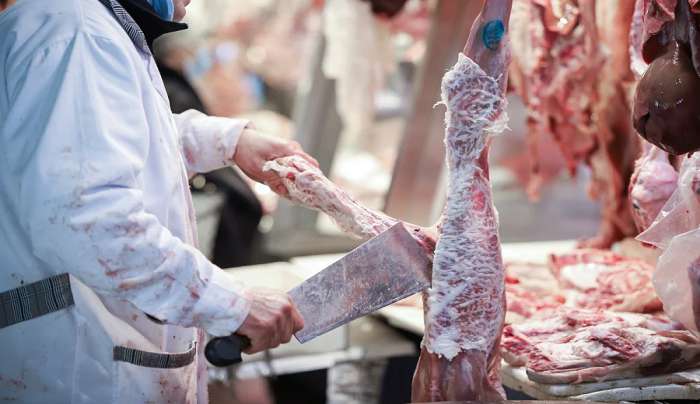 Ακριβότερο κατά 20% φέτος το χριστουγεννιάτικο τραπέζι, στα 7 ευρώ το κιλό το χοιρινό