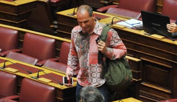 Γιάνης Βαρουφάκης: Το... τερμάτισε ενδυματολογικά