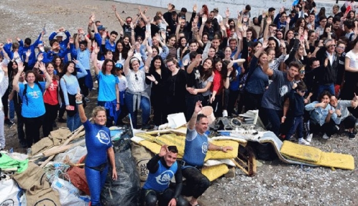 Δύο τόνους σκουπίδια μάζεψαν οι μαθητές από τις παραλίες σε Κω και Ρόδο