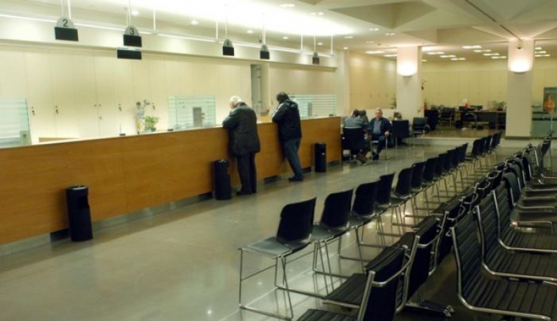 Τράπεζες: Μειώσεις μισθών, εθελούσιες έξοδοι και περίεργες ιδέες για άδειες άνευ αποδοχών