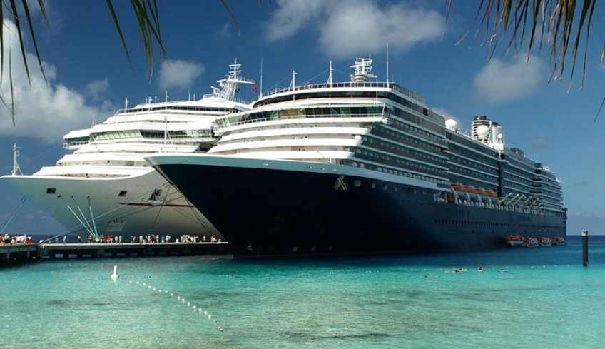 Royal Caribbean Cruises: Αναστολή κρουαζιέρων μέχρι 15 Σεπτεμβρίου