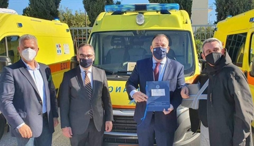 Ιωάννης Παππάς: 12 νέα ασθενοφόρα σε Δωδεκάνησα και Κυκλάδες