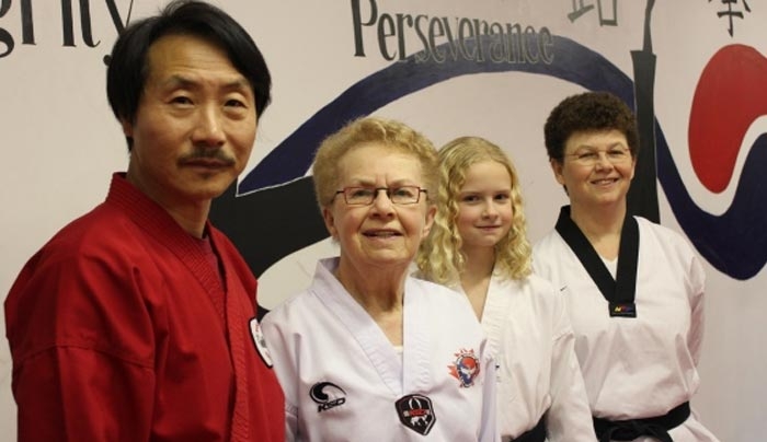 Δείτε την 72χρονη γιαγιά που πήρε μαύρη ζώνη στο Taekwondo - ΒΙΝΤΕΟ