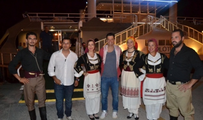 Σάκης Ρουβάς: Το κρητικό γλέντι μετά την συναυλία στο Ηράκλειο! Βίντεο